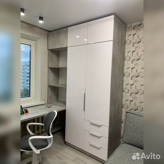 Мебель в детскую, рабочая зона у окна