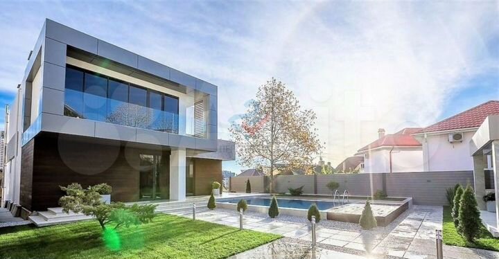 Дом 461 м² на участке 7 сот.