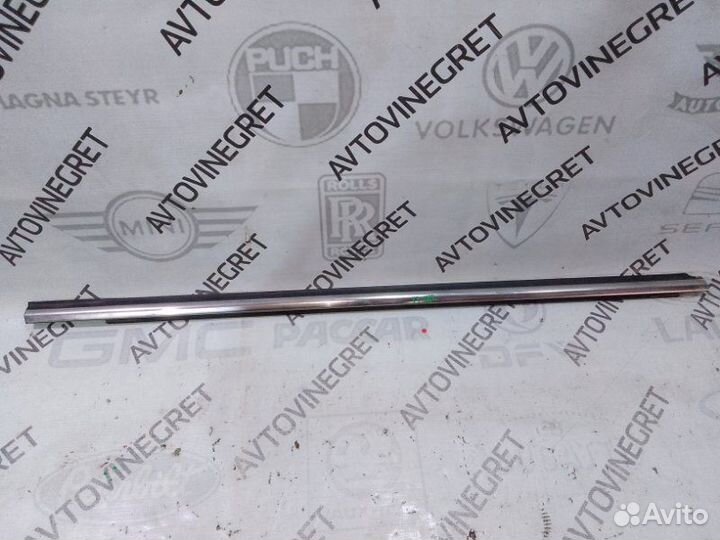 Уплотнитель стекла передний правый Kia Sportage 3