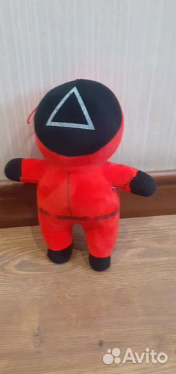 Треугольник-Охранник из игры в кальмара