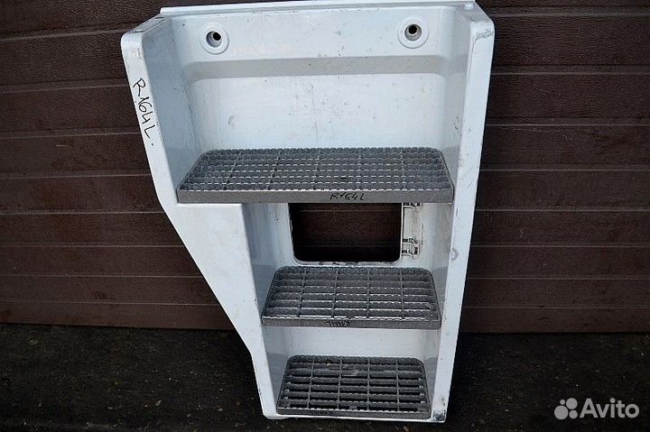 Корпус основной подножки, левый renault trucks Mag