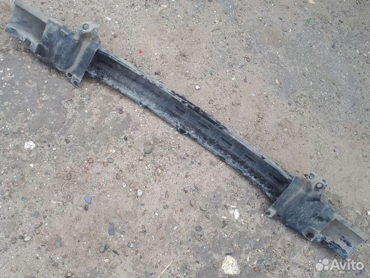 Усилитель переднего бампера фольксваген гольф 4