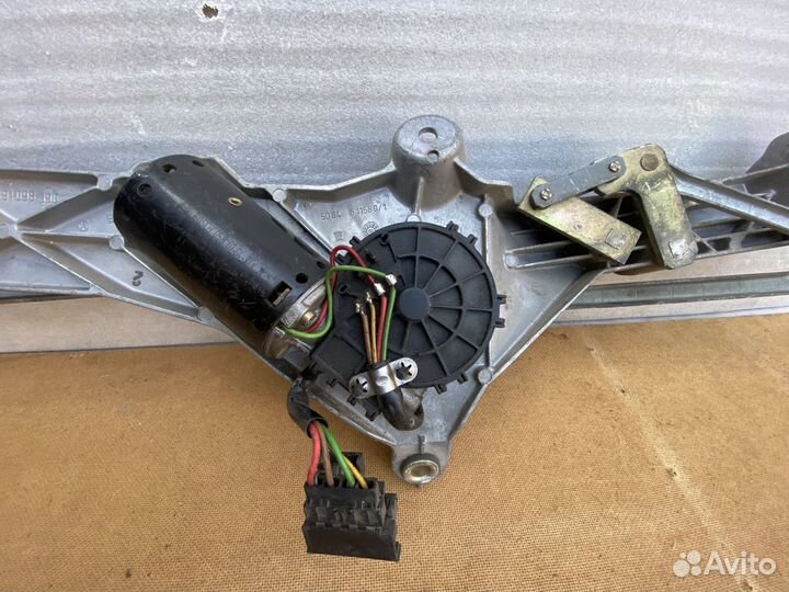 Трапеция стеклоочистителя на Mersedes-Benz W220