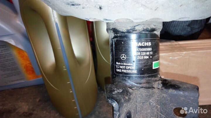 Передняя стойка для vito W639 2013 год, оригинал