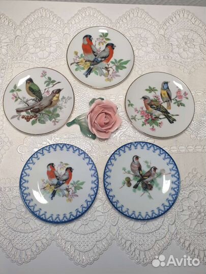 Тарелки. Подставки. Фарфор. Металл. Ассортимент