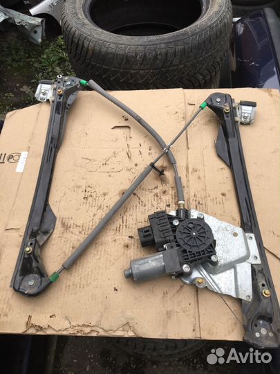 Форд Фокус-1 передний левый электростеклоподъемник