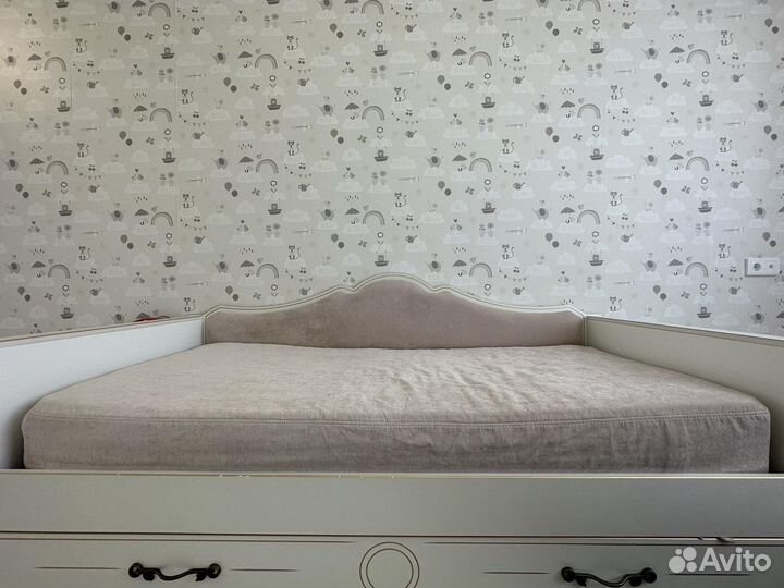 Кровать детская с комодом 