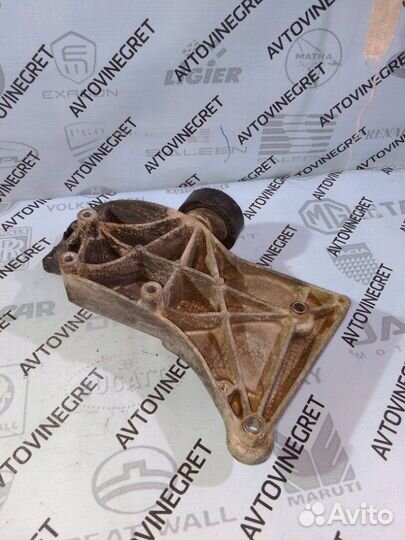 Кронштейн генератора Лада Веста