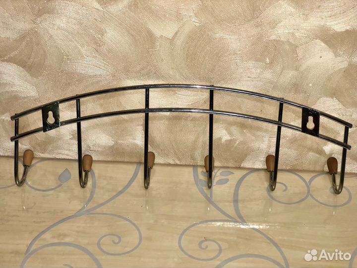 Вешалка настенная металлическая