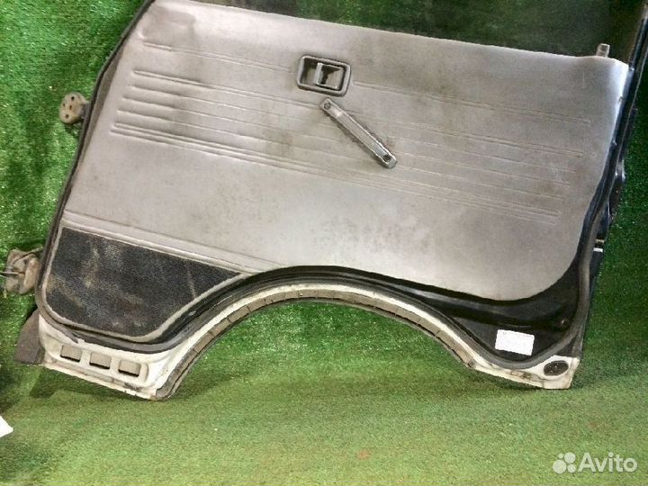 Дверь правая Mazda Bongo SSE8R SSF8W Черная царапи