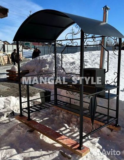 Мангал с крышей