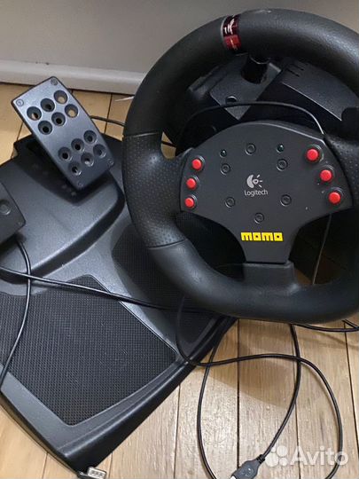 Руль logitech momo