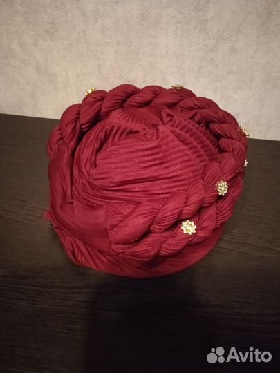 Женская шапка с косами