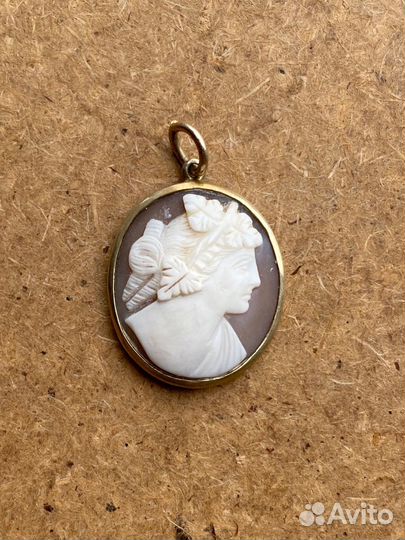 Антикварная камея-кулон. 19 век