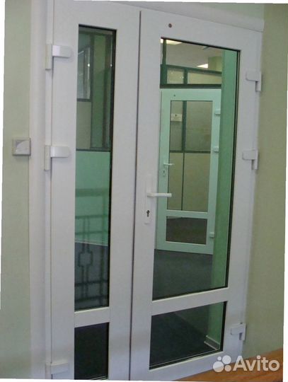 Пластиковые входные двери