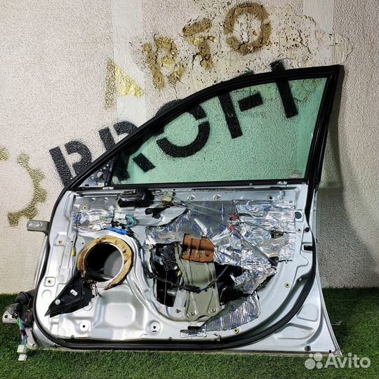 Дверь передняя правая Toyota Avensis (T220) I