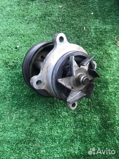 Насос Водяной.Land Rover Range Rover L322 2010