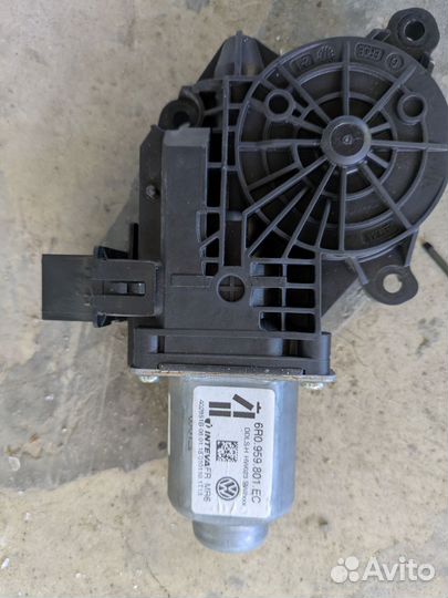 Мотор стеклоподъёмника VW Polo 5