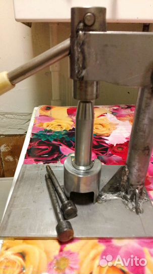 Пресс для (де)капсуляции гильз