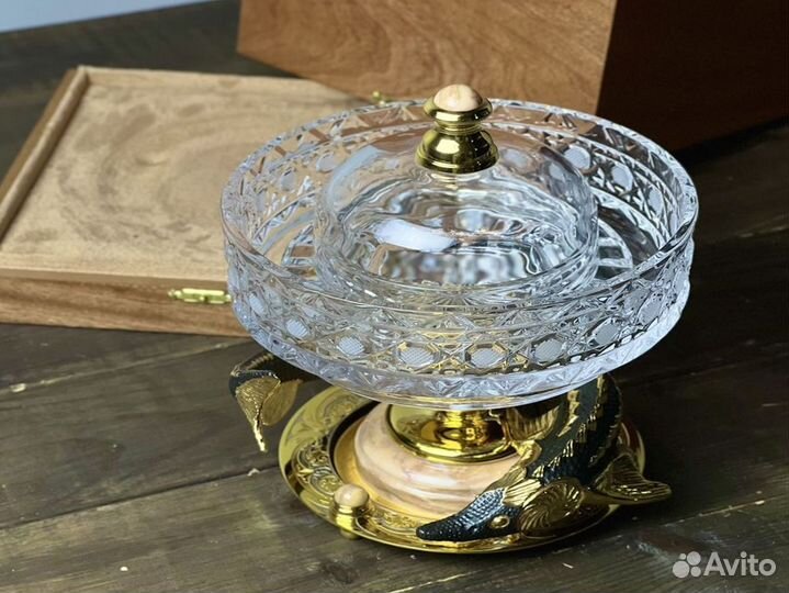 Коллекционная икорница с осетром