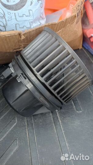 Электровентилятор отопителя Ford Focus III