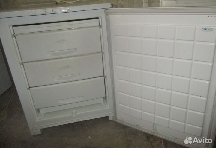 Шкаф холодильный Бирюса 90, высота 0.8 м, б/у