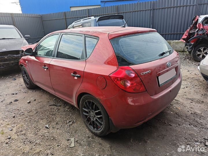 Kia Ceed 1.6 AT, 2008, битый, 220 000 км