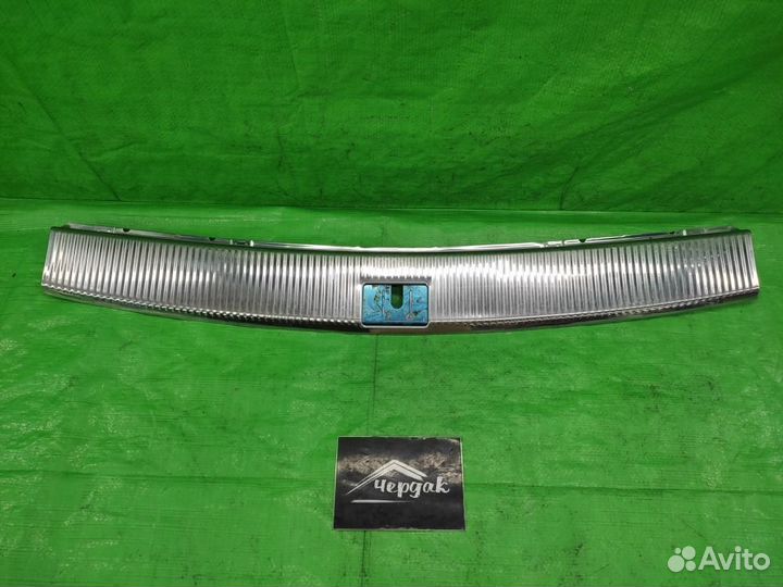 Накладка на замок багажника зад. Volkswagen Touare