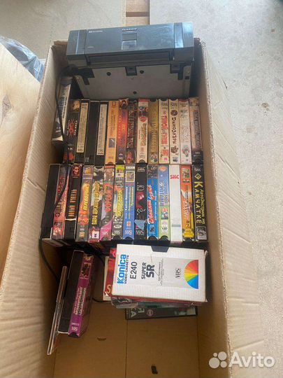 Видеомагнитофон и касеты