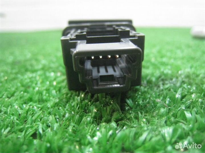 Кнопка аварийной сигнализации Toyota Verso R2 2015