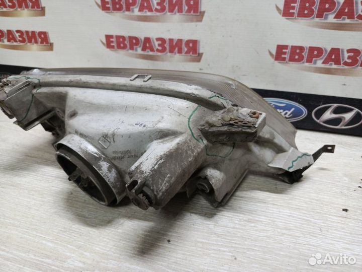 Фара передняя передняя левая Toyota Carina T210