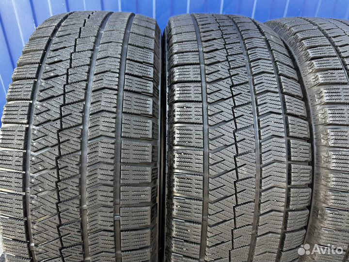 Bridgestone Blizzak VRX2 215/55 R17 94Q