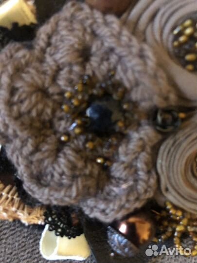 Брошь коричневая текстильная