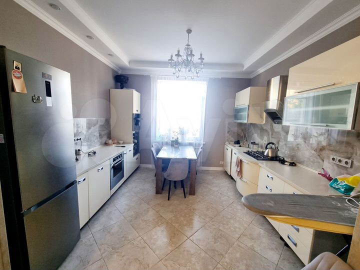 Дом 263,3 м² на участке 14,2 сот.