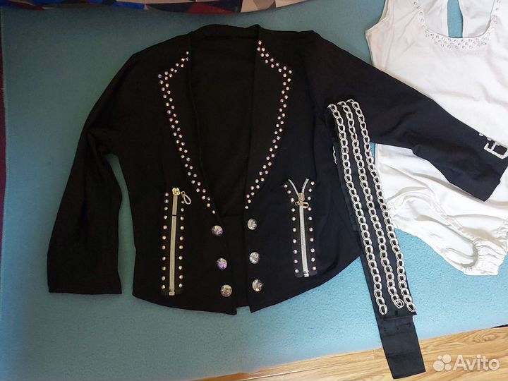 Костюм для выступлений по фигурному катанию