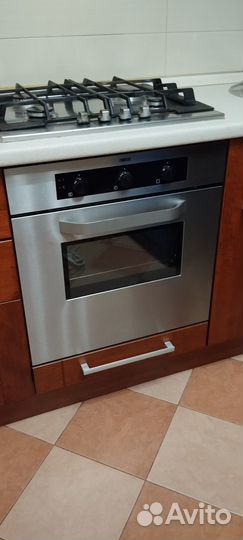 Продаю духовой шкаф электрический Zanussi