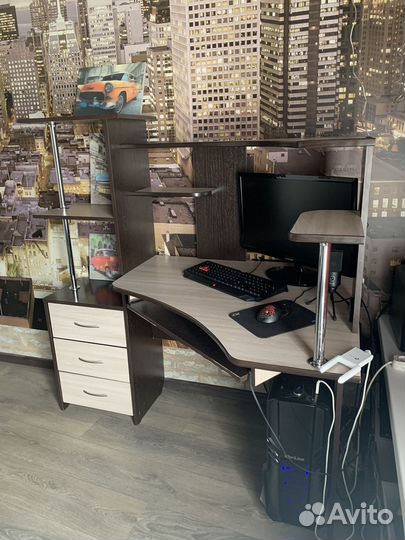 Компьютерный стол