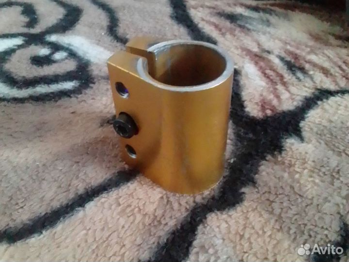 Зажим для трюкового самоката