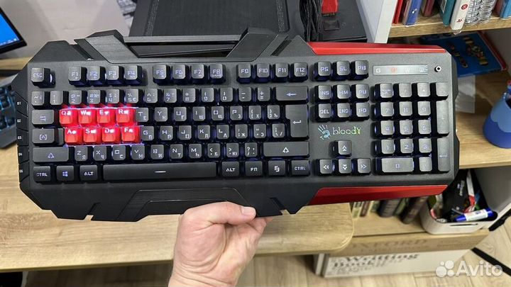 Игровая клавиатура с подсветкой Bloody B3590r