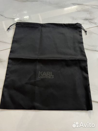 Коробка Karl Lagerfeld и пыльник