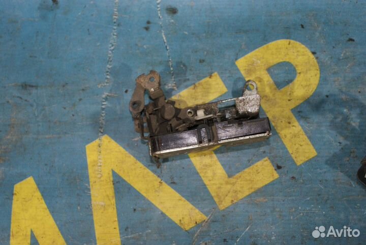 Передний левый замок двери Renault Logan