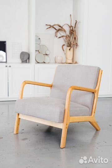 Кресло с мягкой спинкой и сидением