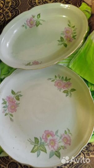 Большие тарелки и 1 стеклянная
