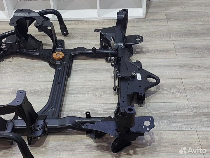 Подрамник переднего моста Land Rover Discovery 5