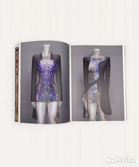 Книга Alexander McQueen: Savage Beauty