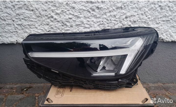 Volvo XC40 рест фара передняя левая светодиодная