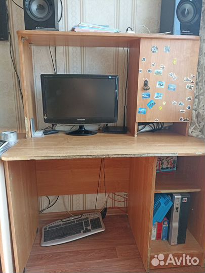 Продам компьютерный стол