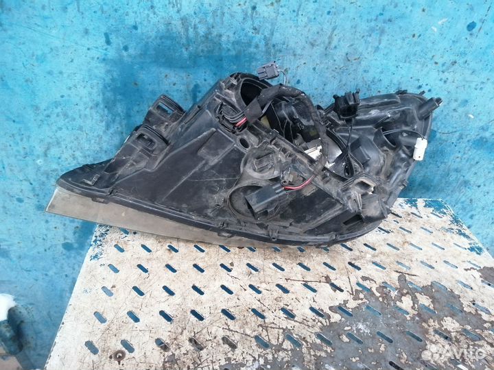 Фара правая разбитая на запчасти Volvo S60 2012