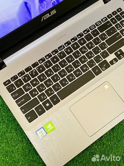 Ноутбук Asus i3-7th/16/256/MX130 2GB