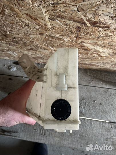 Расширительный бачок Nissan Stagea M35